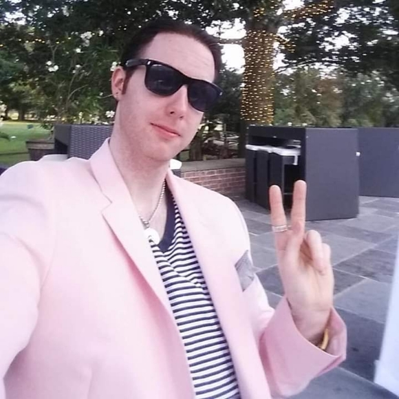 Meet your Posher, Jon - Picture 1 of 3